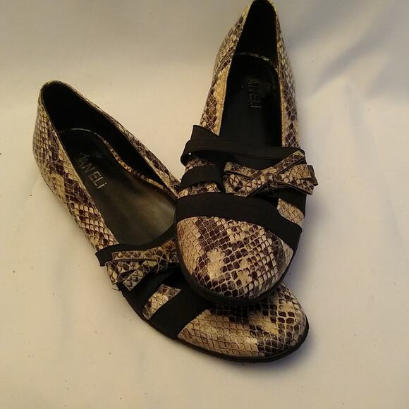 Vaneli reptile flats with bow. Size 7.5 - Picture 1 of 7